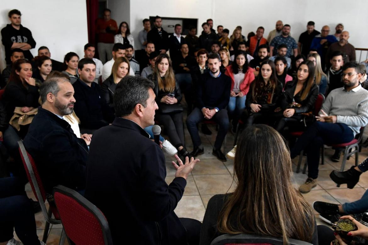 Sergio Massa en Esteban Echeverría junto a jóvenes, Frente Renovador