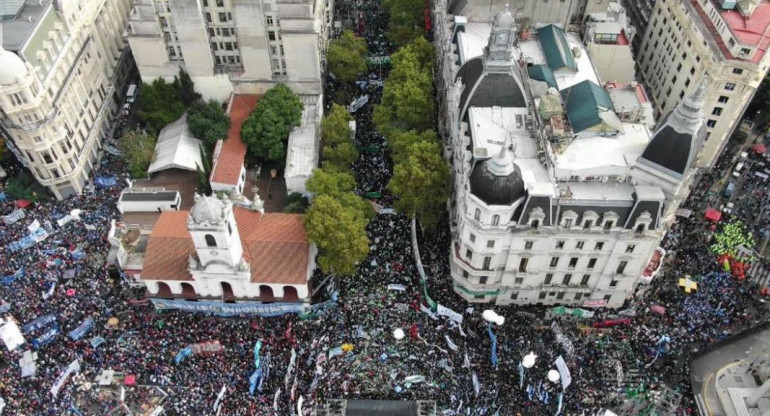 Paro General vista aérea del Cabildo, gremios opositores contra el Gobierno, NA