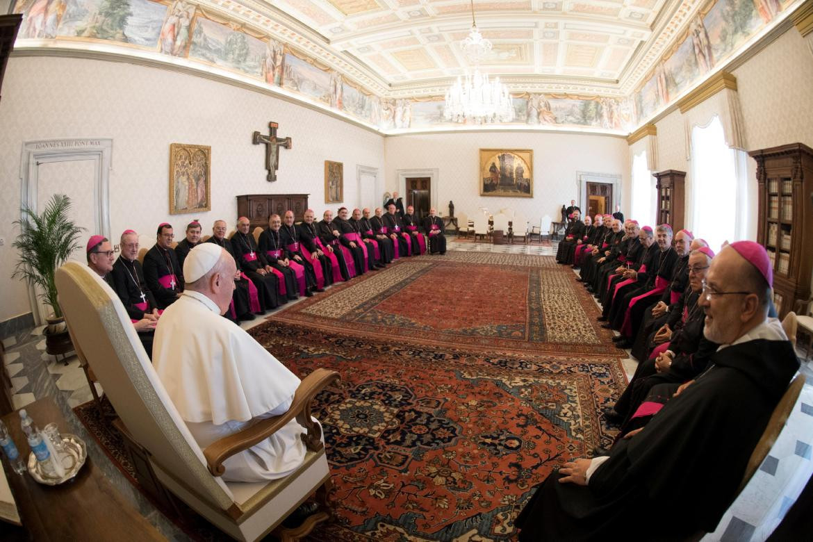 Papa Francisco junto a obispos argentinos (Reuters)