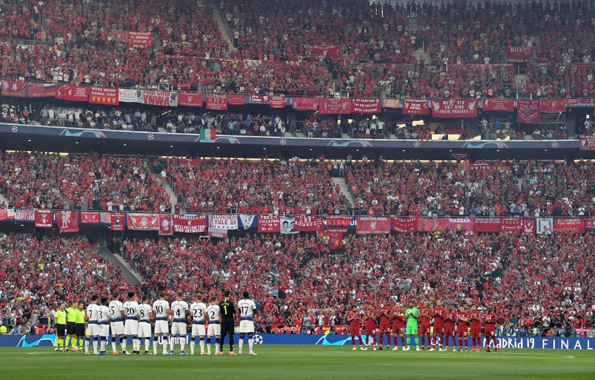 Minuto de silencio por la muerte de la Perla Reyes en la final de la Champions League (Reuters)