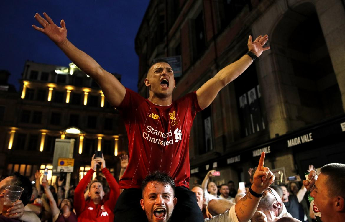 Hinchas del Liverpool festejan la Champions League (Reuters)