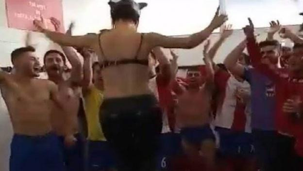 Equipo del ascenso español celebró su título con stripper en el vestuario