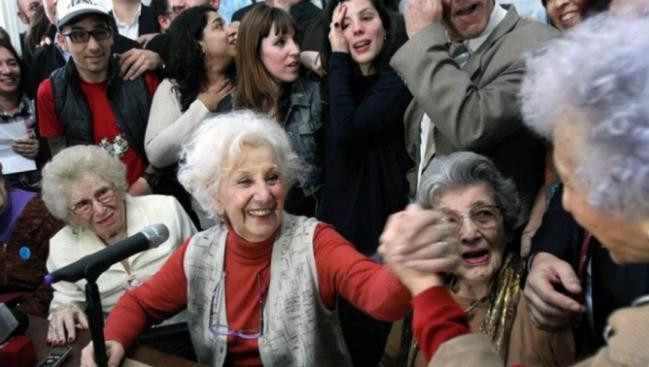 Abuelas de Plaza de Mayo 