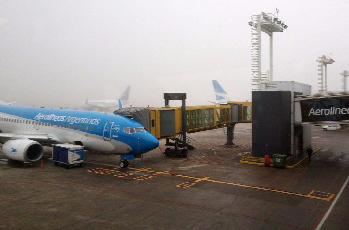 Demoras y desvíos en Aeroparque Jorge Newbery por una antena dañada	