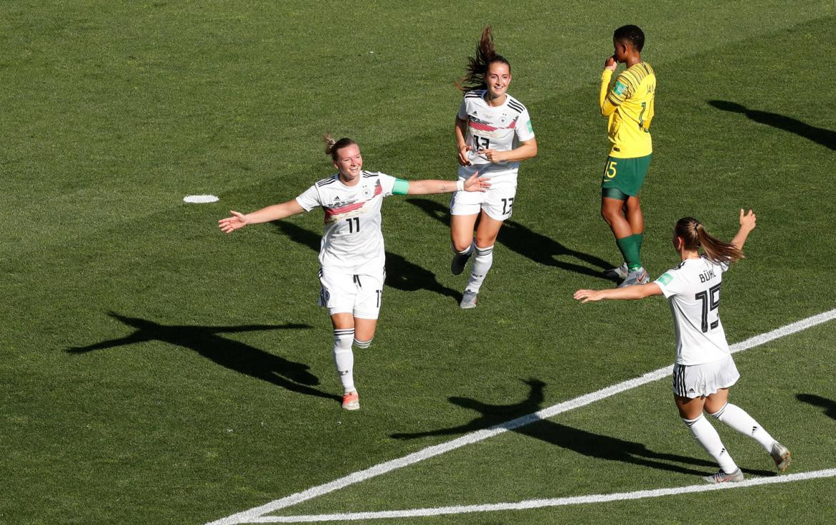 Mundial de fútbol femenino Francia 2019 - Sudáfrica vs. Alemania - Deportes - Reuters
