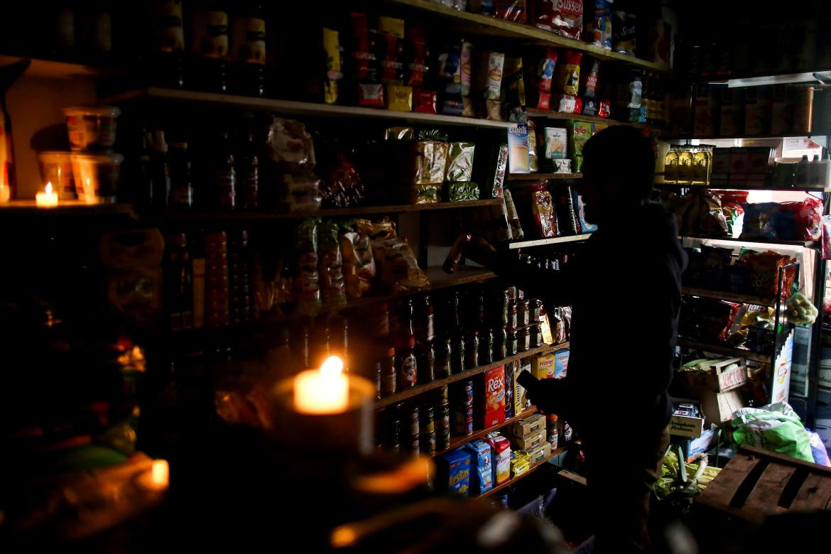 Apagón en Argentina domingo 16 de junio de 2019, comercio, sin luz, REUTERS