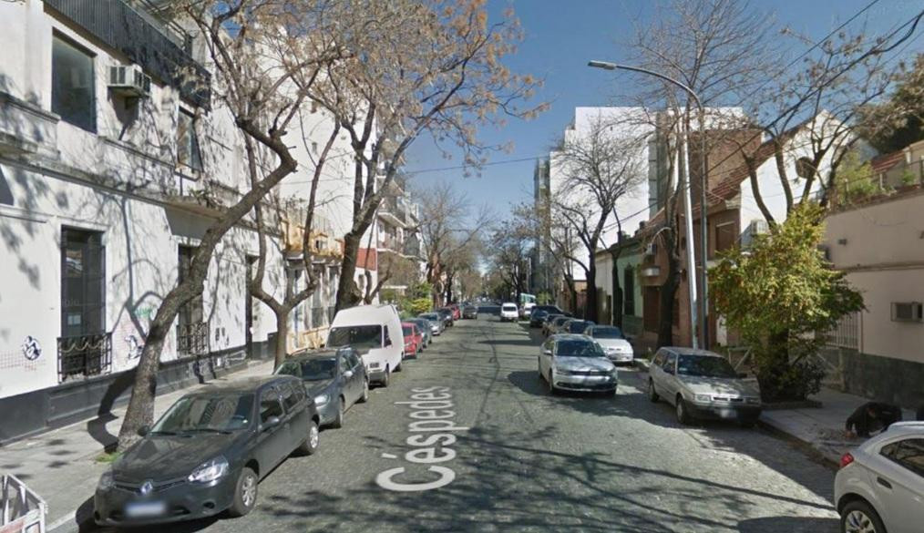 Hallan cuerpo sin vida de una mujer envuelto en una frazada en Colegiales