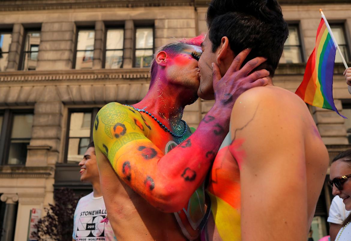 Nueva York celebró 50 años de Stonewall con masivo Desfile del Orgullo LGBTI, Reuters