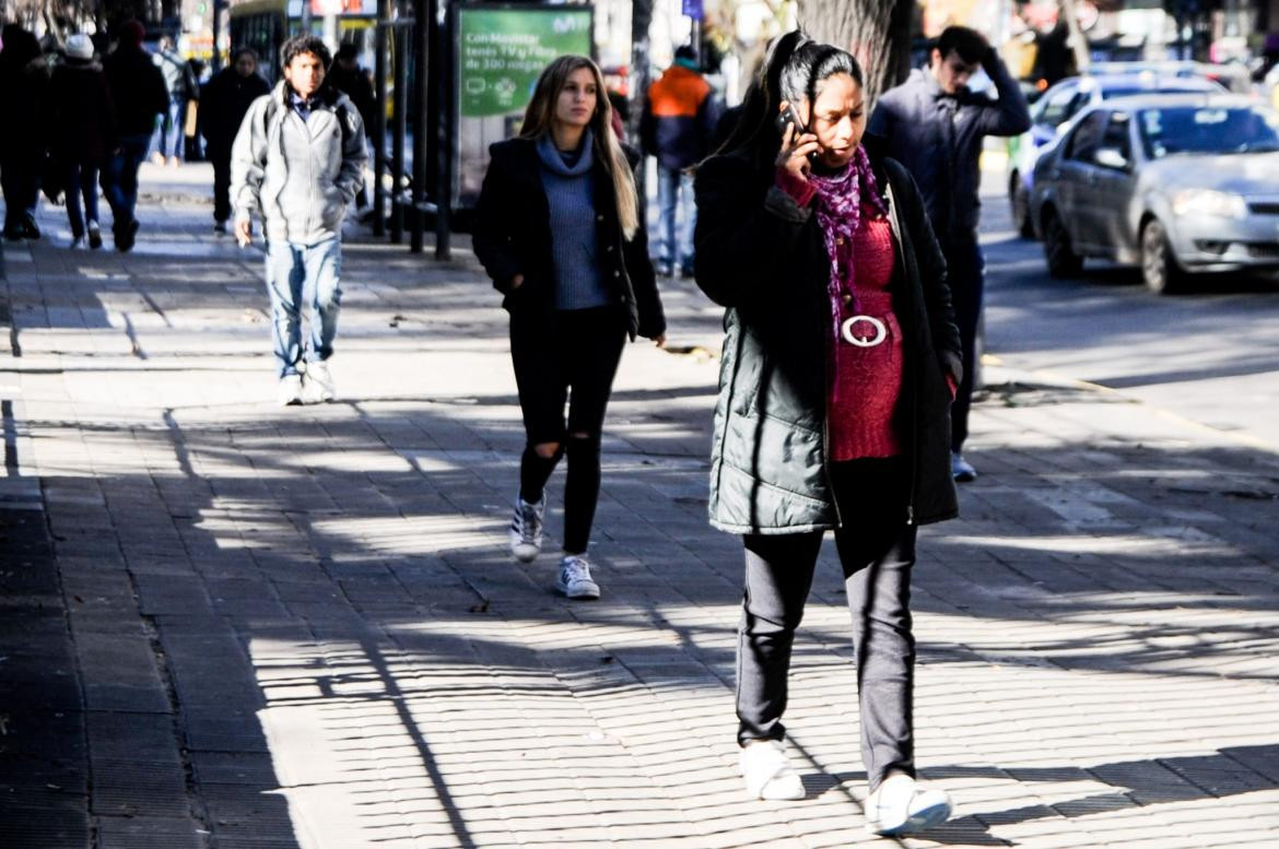 Gente con frío, ola polar, invierno