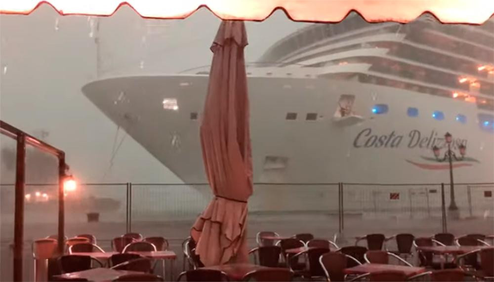 Un crucero gigante perdió el control en Venecia, barcos, internacionales