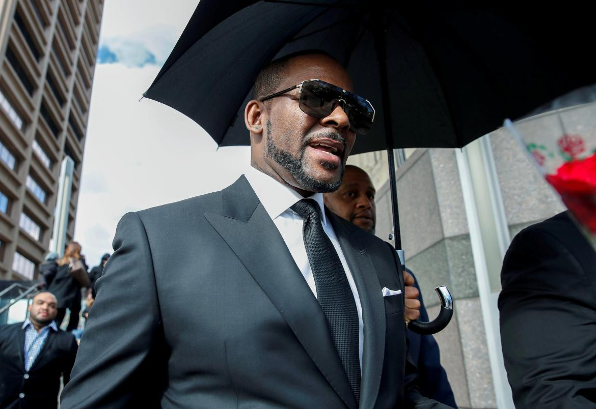 R. Kelly, cantante, arrestado por abuso sexual de menores, REUTERS