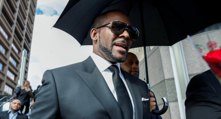 R. Kelly, cantante, arrestado por abuso sexual de menores, REUTERS