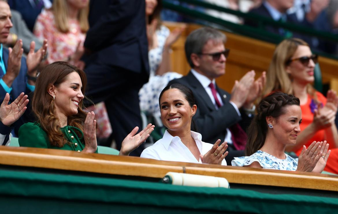 Meghan Markle y Kate Middleton juntas en la final femenina de Wimbledon	, Reuters