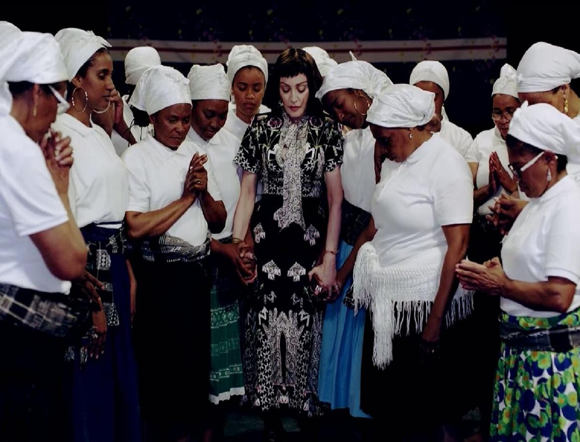 Madonna estrenó ‘Batuka’, su nuevo video con mujeres batukadeiras de Lisboa	