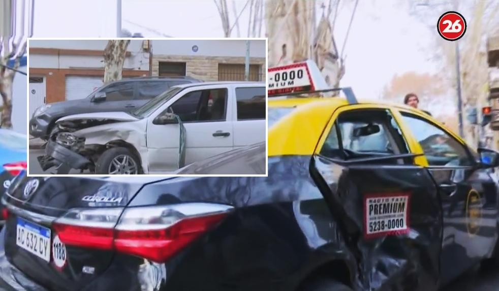 Violento choque en esquina de Palermo, taxi y auto particular muy dañados, Canal 26	