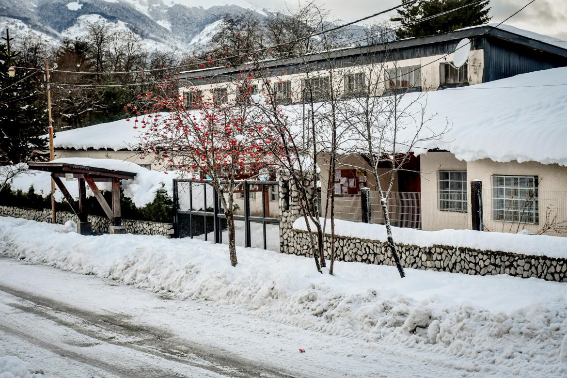 Villa La Angostura aislada, sin luz y sin agua	