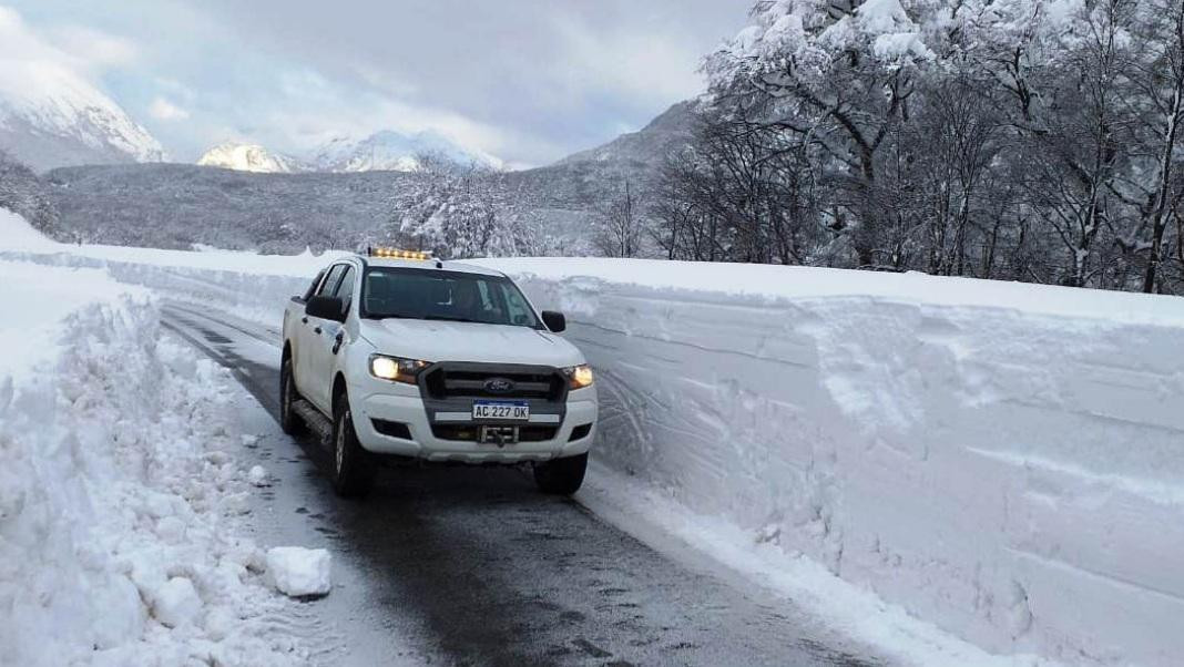 Villa La Angostura, aislada tras derrumbe y fuertes nevadas