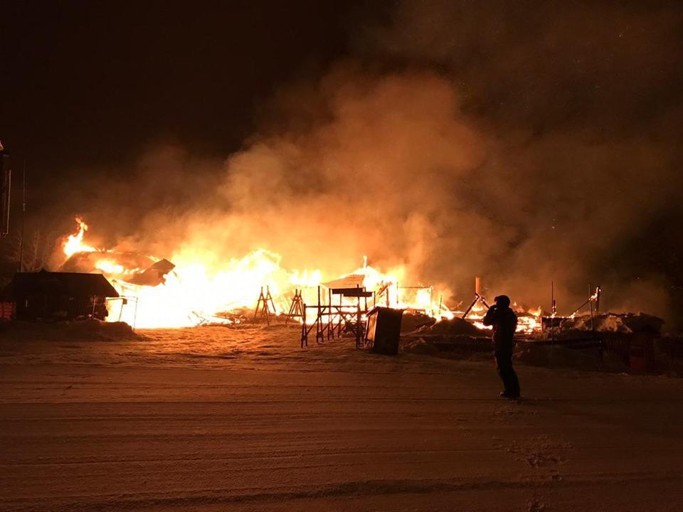 Incendio en confitería del Cerro Chapelco en San Martín de los Andes