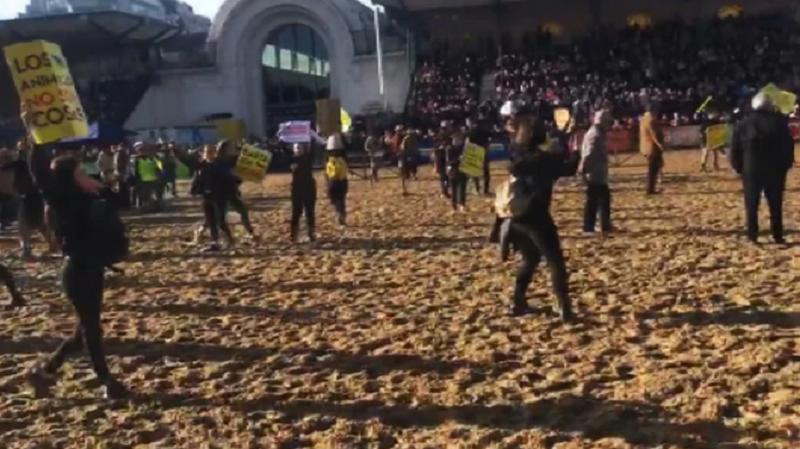 Protesta de veganos en La Rural