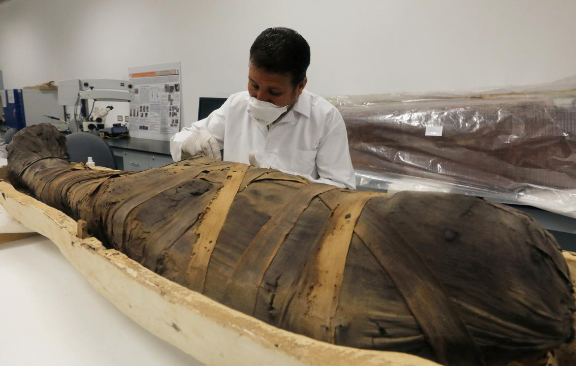 Tutankamón, minuciosa restauración del sarcófago dorado del faraón, REUTERS