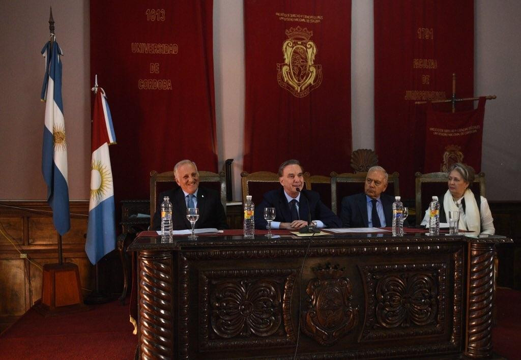 Miguel Ángel Pichetto en la Universidad de Córdoba, Twitter