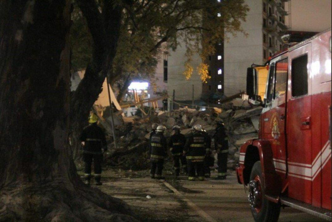 Derrumbe de edificio en colectora de General Paz