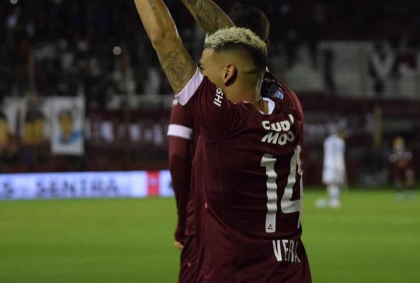 Festejo de Lanús ante Vélez por Superliga