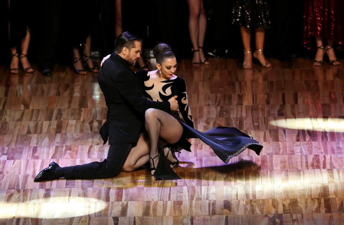 Fernando Rodríguez y Estefanía Gómez, campeones en la categoría escenario del Mundial de Tango, REUTERS