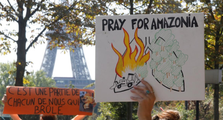 Marchas en Paris por los incendios en la Amazonia, REUTERS