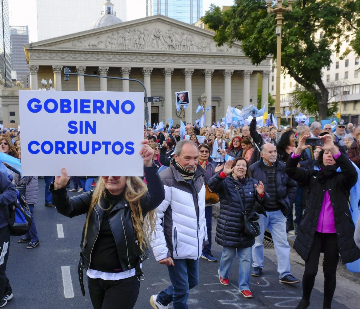 Marcha en apoyo al Gobierno, Plaza de Mayo, Agencia NA