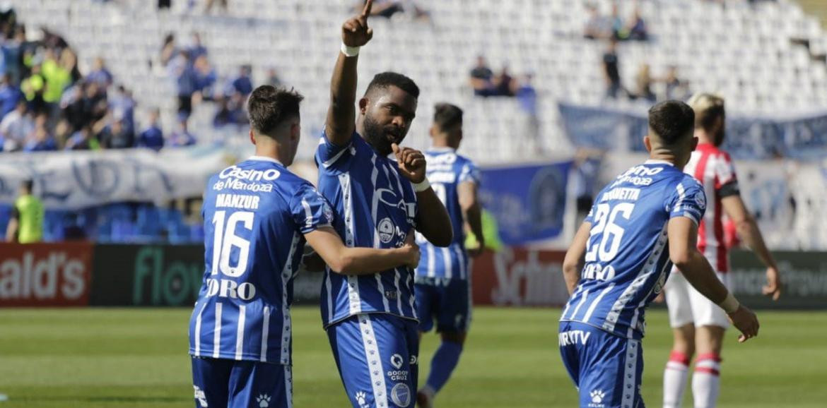 Festejo de Santiago García para Godoy Cruz ante Estudiantes por Superliga