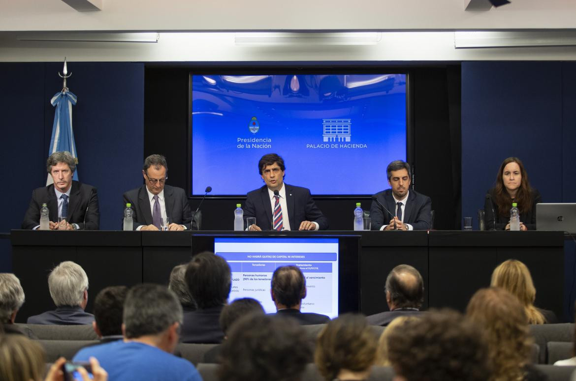 Conferencia de prensa de Hernán Lacunza y equipo económico, AGENCIA NA