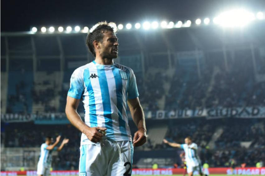 Festejo de Darío Cvitanich para Racing ante Godoy Cruz