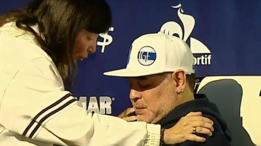 Hermana de Cristina Kirchner con Diego Maradona en presentación en Gimnasia La Plata