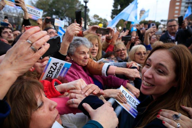 María Eugenia Vidal en Morón durante la marcha a su favot