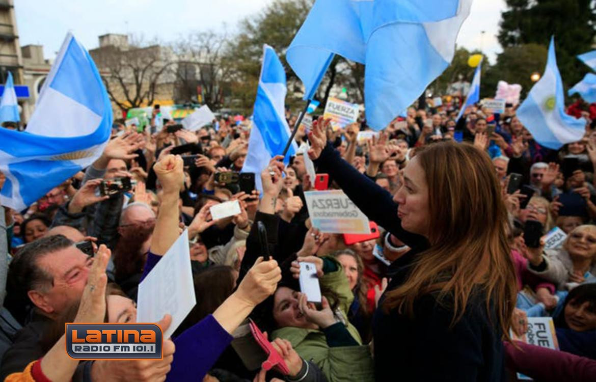 Marcha en apoyo a Vidal en Morón, placa RADIO LATINA