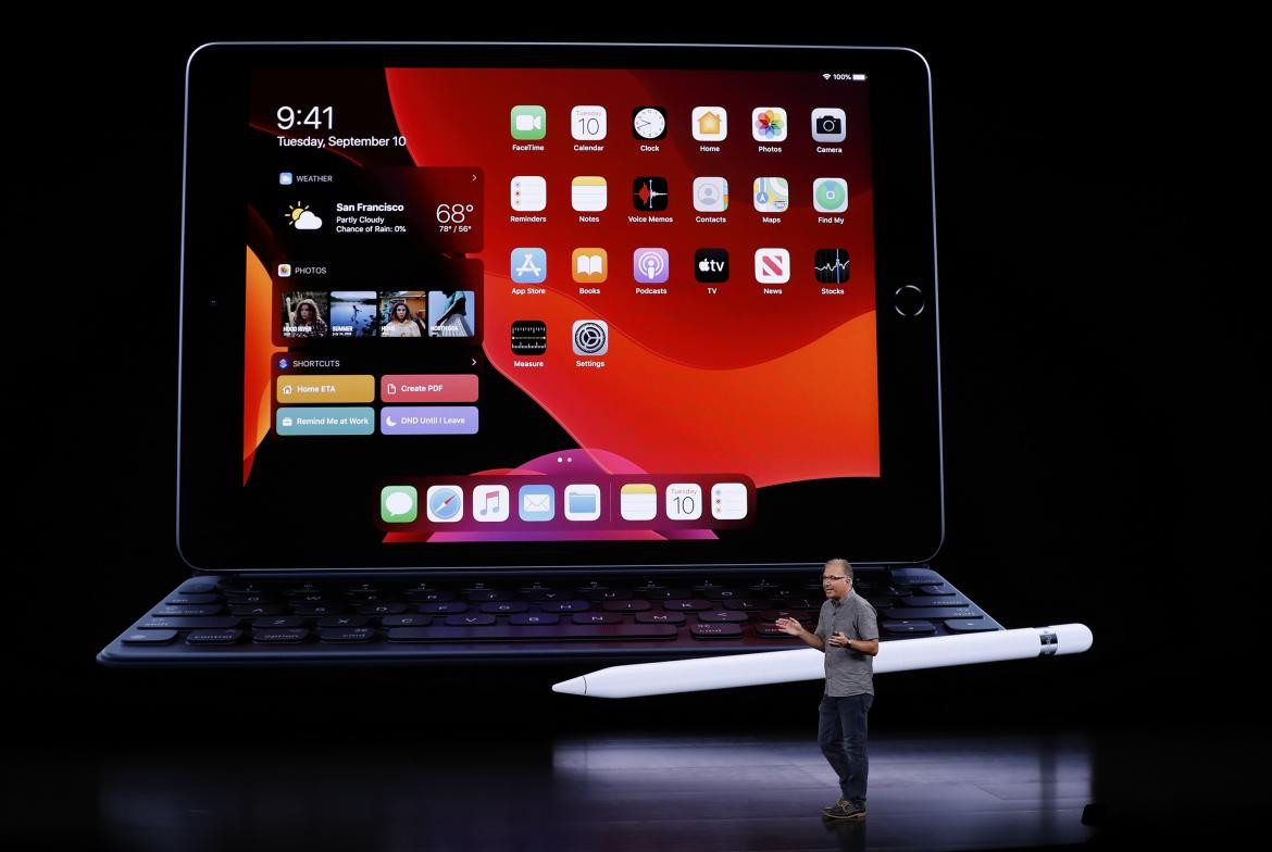 Greg Joswiak habla en un evento de Apple en su sede en Cupertino, REUTERS