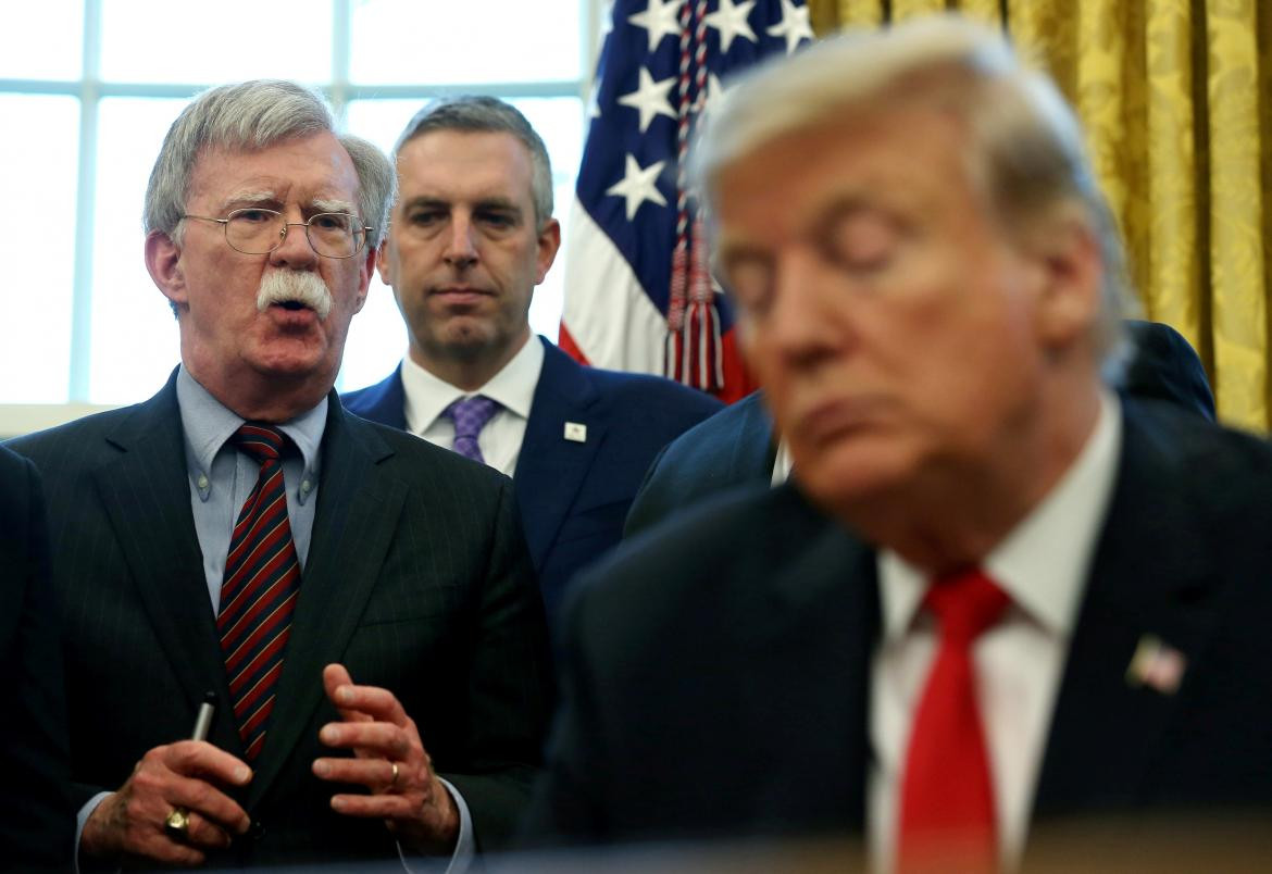 Donald Trump y J. bolton, REUTERS