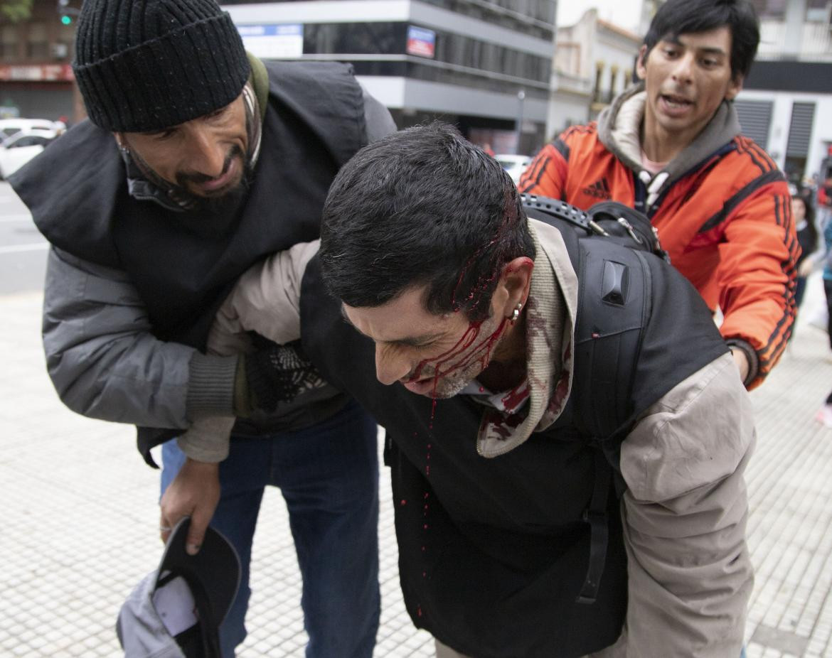 Incidentes en acampe frente al ministerio de Desarrollo social, protesta agrupaciones sociales, NA	