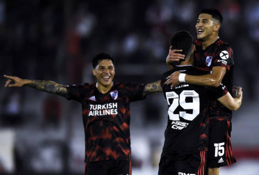 Superliga, Festejo de River ante Huracán