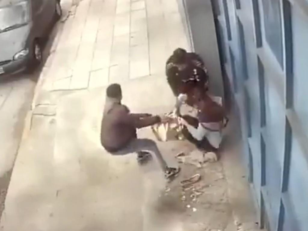 Brutal golpiza a una mujer para robarle la cartera en Barracas