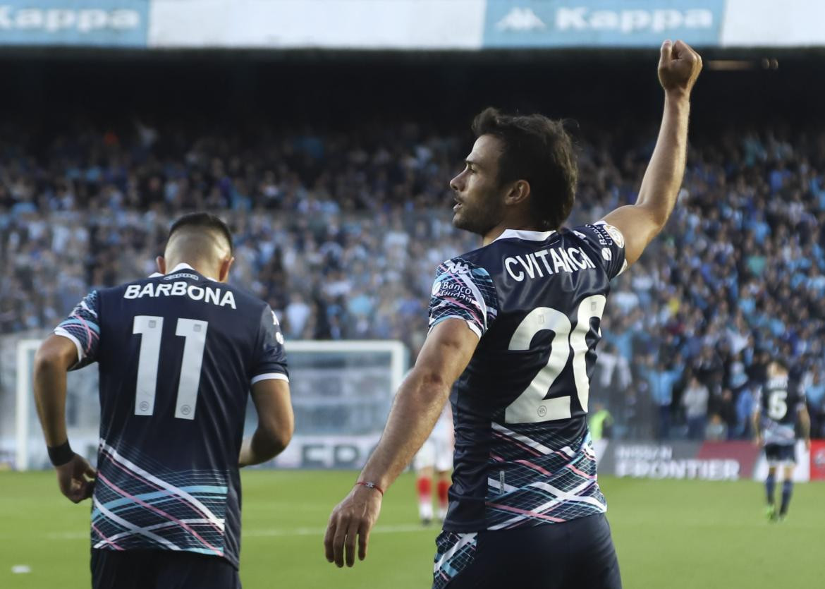 Superliga, Festejo de Cvitanich para Racing ante Arsenal, AGENCIA NA