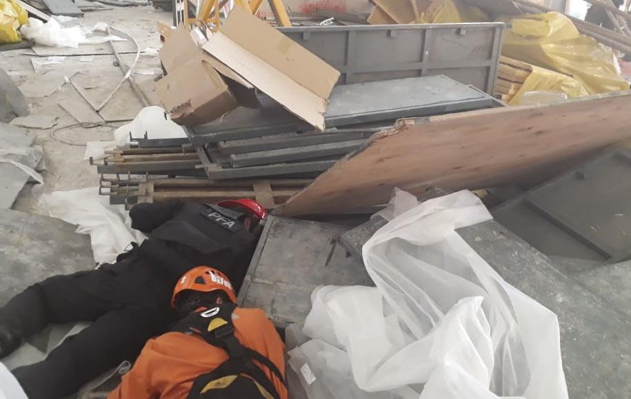 Derrumbe y tragedia en obra en construcción en aeropuerto de Ezeiza, NA	