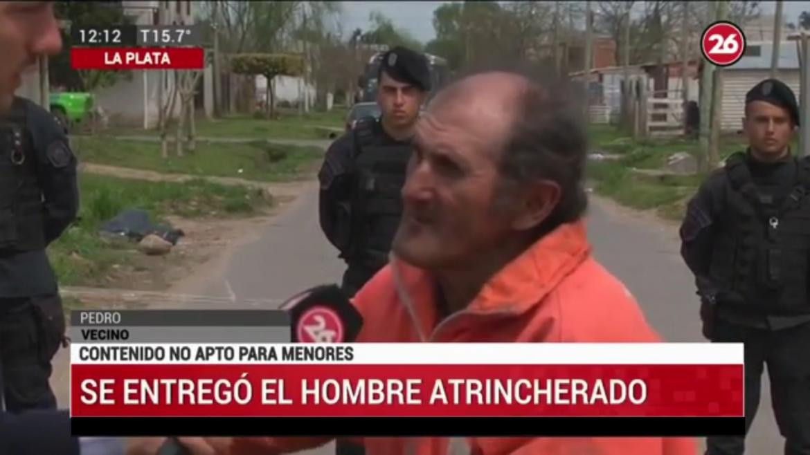 Pedro, vecino de Los Hornos por toma de rehenes por hombre atrincherado, Canal 26