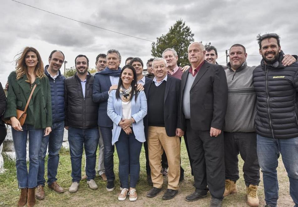 El presidente Mauricio Macri junto al intendente de Santa Fe durante su visita a esa ciudad. NA