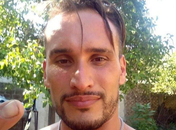 Claudio Romano, hombre fallecido en la calle por la que detuvieron a tres policías