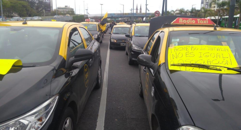 Marcha de taxistas en la Ciudad