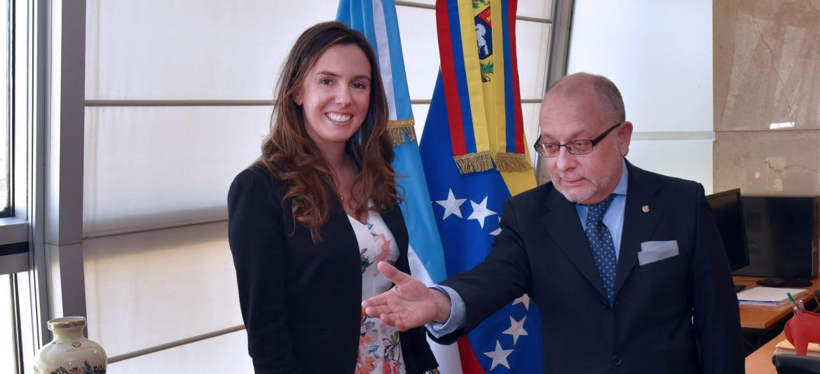 Faurié junto a la embajadora designada en Venezuela