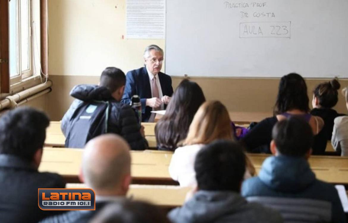 Alberto Fernández tomando examen en la UBA, Radio Latina