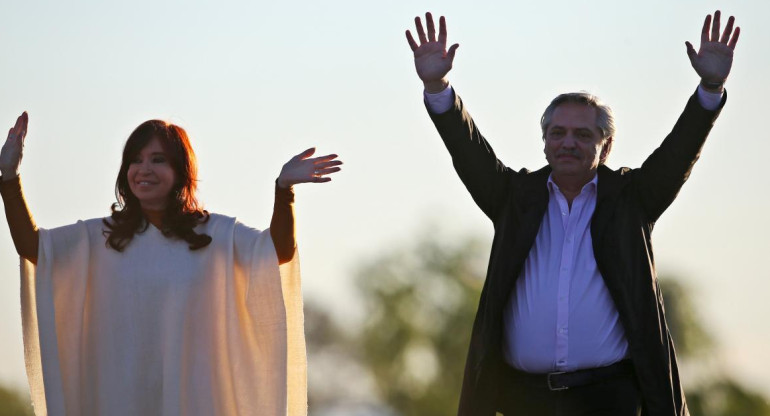 Alberto Fernández y Cristina Kirchner en acto del Día de la Lealtad en La Pampa, REUTERS